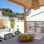 Lägenhet Kotsifi - Cozy 2br With Rooftop Terrace! *