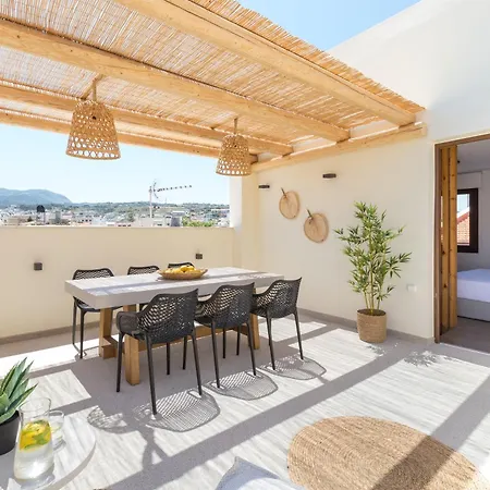 Kotsifi - Cozy 2br With Rooftop Terrace! Апартаменти